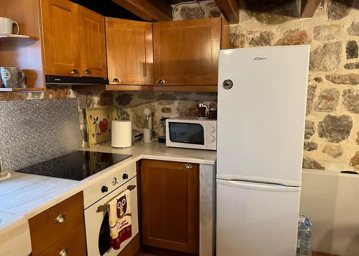 Cheerful 3 Bedroom Cottage With Indoor Fireplace