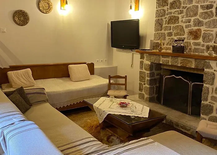 Cheerful 3 Bedroom Cottage With Indoor Fireplace