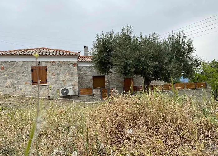 Cheerful 3 Bedroom Cottage With Indoor Fireplace