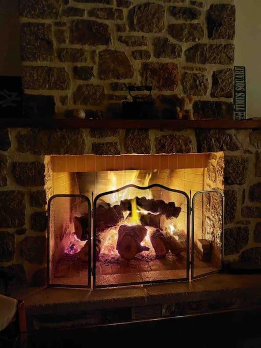 Cheerful 3 Bedroom With Indoor Fireplace *
