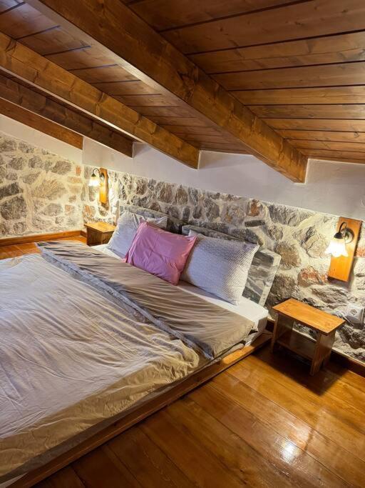 Cheerful 3 Bedroom With Indoor Fireplace *