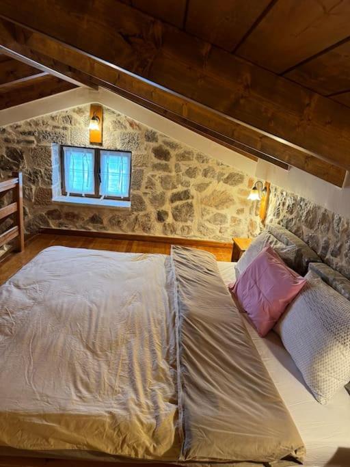 Cheerful 3 Bedroom With Indoor Fireplace