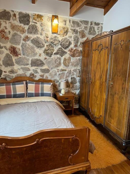 Vakantiehuis Cheerful 3 Bedroom With Indoor Fireplace