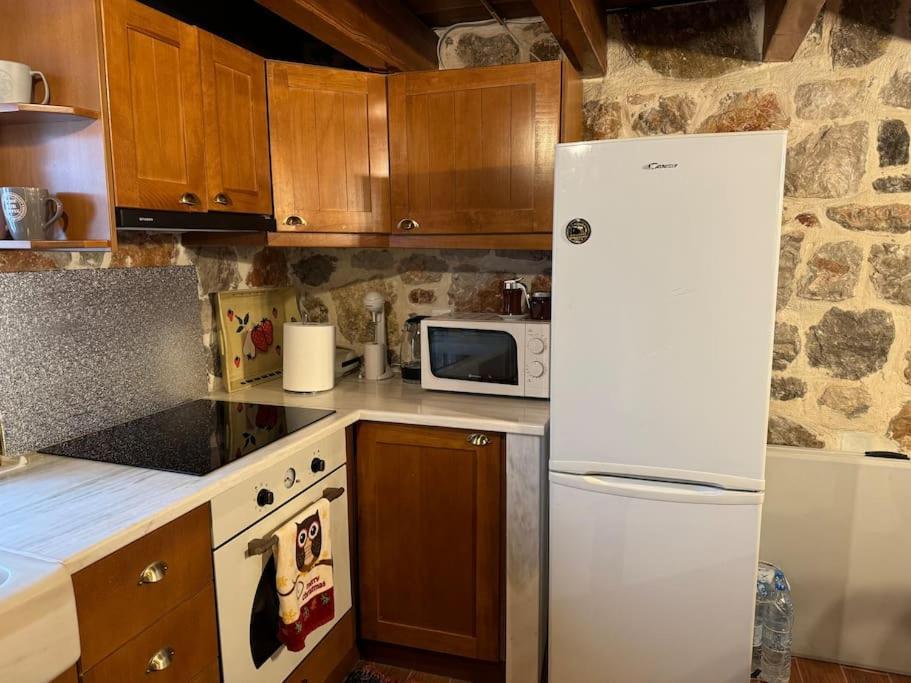 Cheerful 3 Bedroom With Indoor Fireplace Pelei