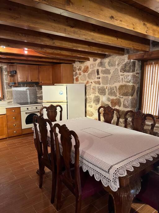 Vakantiehuis Cheerful 3 Bedroom With Indoor Fireplace *