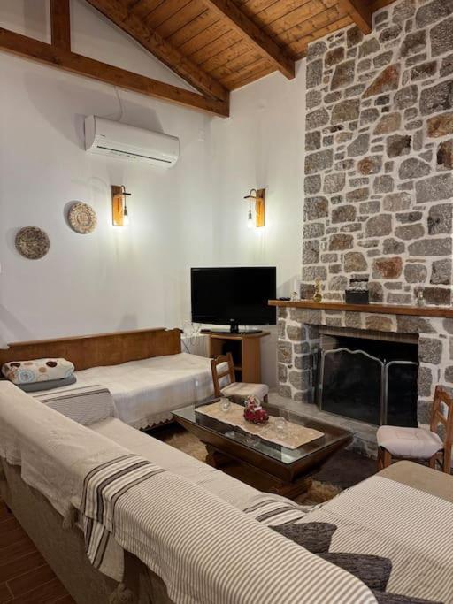 Cheerful 3 Bedroom With Indoor Fireplace Vakantiehuis Pelei
