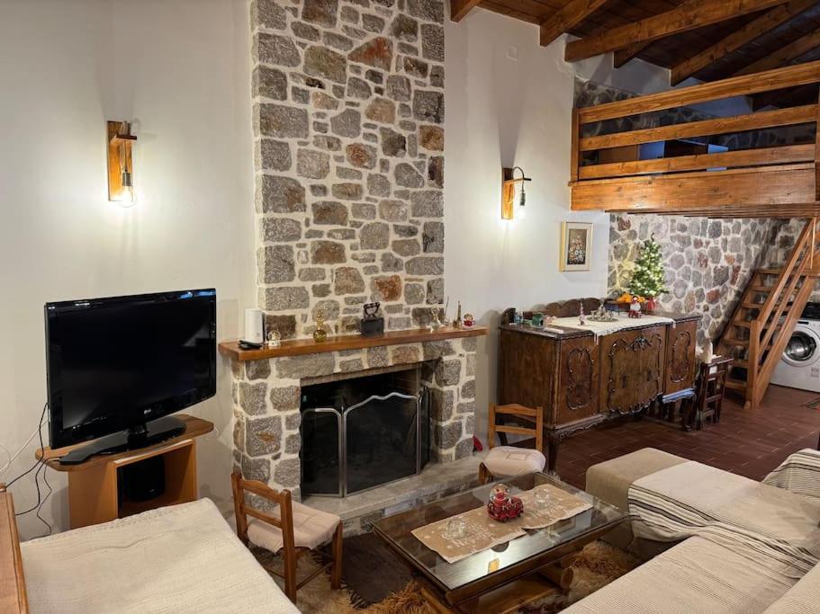 Cheerful 3 Bedroom With Indoor Fireplace